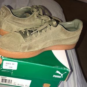 Olive green Suede Pumas